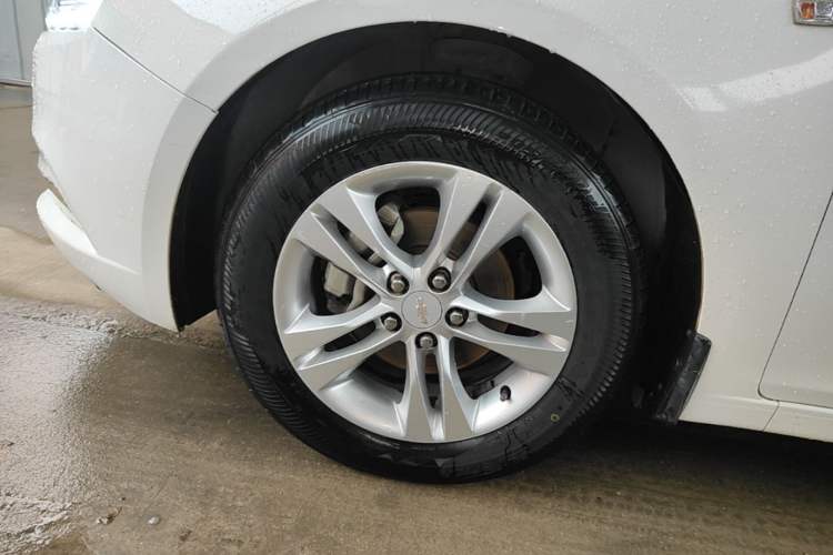 Used Chevrolet Cruze 2015 1.5L Classic SE AT Left Front Wheel Hub