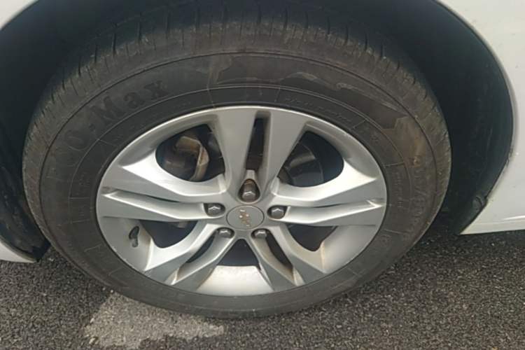 Used Chevrolet Cruze 2015 1.5L Classic SE AT Left Front Wheel Hub