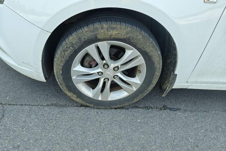 Used Chevrolet Cruze 2015 1.5L Classic SE AT Left Front Wheel Hub