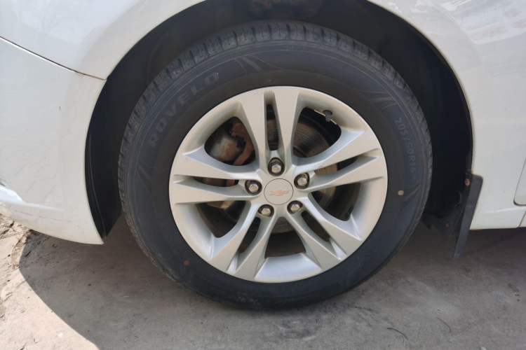 Used Chevrolet Cruze 2015 1.5L Classic SE MT Left Front Wheel Hub