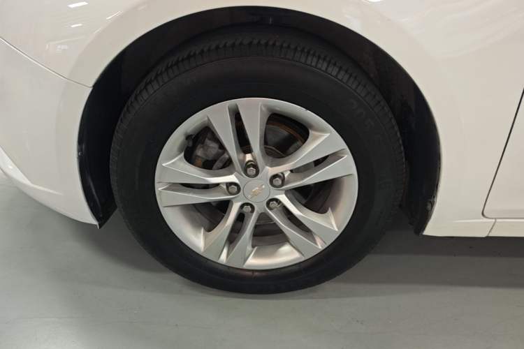 Used Chevrolet Cruze 2015 1.5L Classic SE AT Left Front Wheel Hub