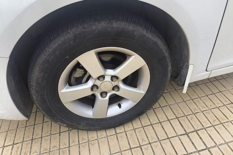 Used Chevrolet Cruze 2015 1.5L Classic SL MT Left Front Wheel Hub