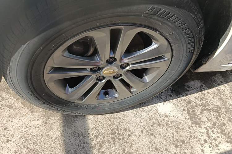 Used Chevrolet Cruze 2015 1.5L Classic SL MT Left Front Wheel Hub