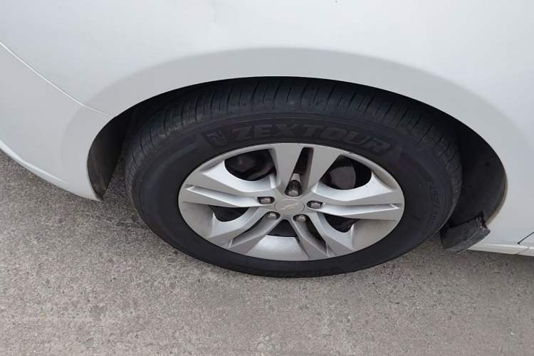 Used Chevrolet Cruze 2015 1.5L Classic SE AT Left Front Wheel Hub