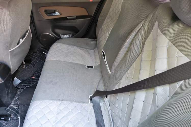 Used Chevrolet Cruze 2015 Hatchback 1.6L Manual Comfort Edition Left Rear Seat