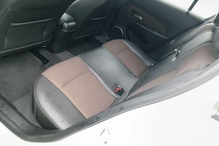 Used Chevrolet Cruze 2015 Hatchback 1.6L Automatic Comfort Edition Left Rear Seat