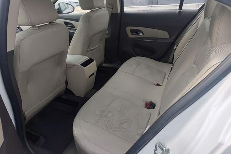 Used Chevrolet Cruze 2015 1.5L Classic SE MT Left Rear Seat