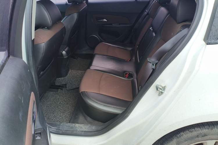Used Chevrolet Cruze 2015 Hatchback 1.6L Automatic Comfort Edition Left Rear Seat