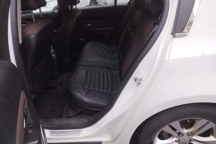 Used Chevrolet Cruze 2015 Hatchback 1.6L Automatic Comfort Edition Left Rear Seat