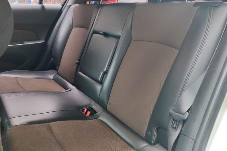 Used Chevrolet Cruze 2015 Hatchback 1.6L Automatic Comfort Edition Left Rear Seat