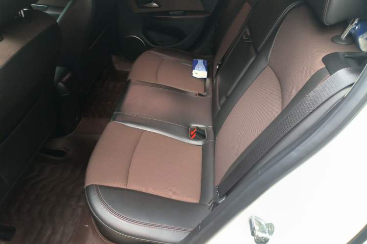 Used Chevrolet Cruze 2015 Hatchback 1.6L Automatic Comfort Edition Left Rear Seat
