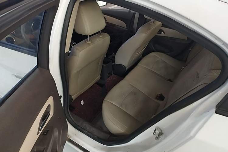 Used Chevrolet Cruze 2015 1.5L Classic SE MT Left Rear Seat