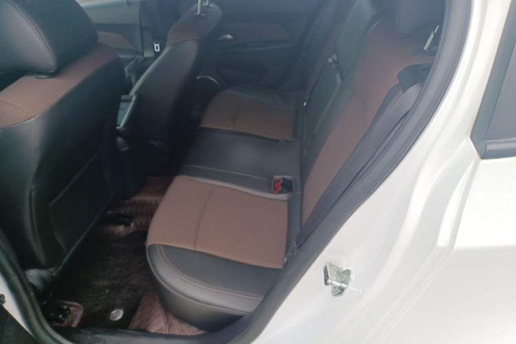 Used Chevrolet Cruze 2015 Hatchback 1.6L Manual Comfort Edition Left Rear Seat