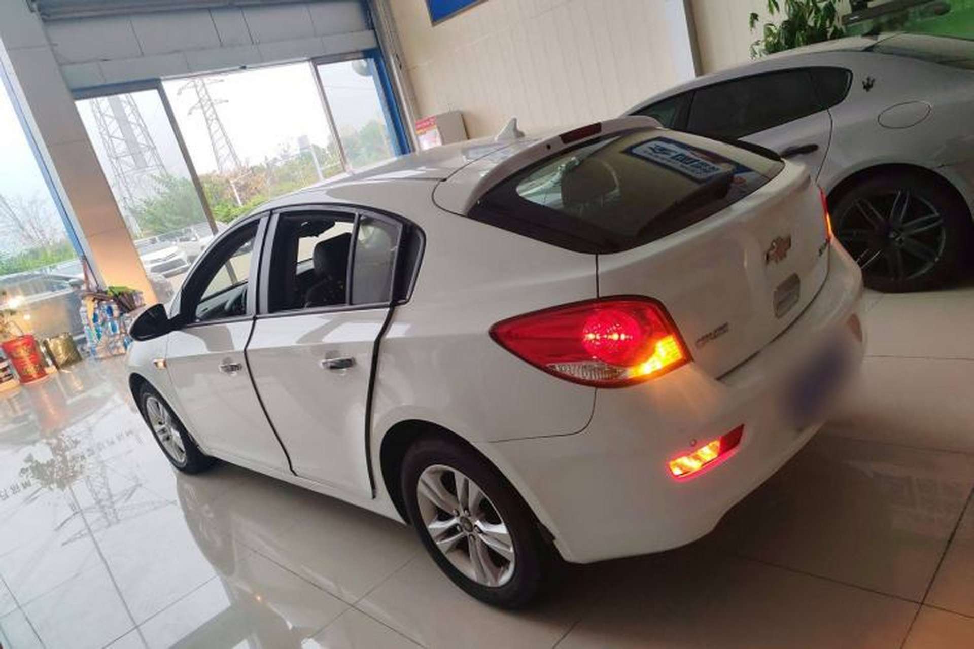 Used Chevrolet Cruze 2015 Hatchback 1.6L Automatic Comfort Edition Left Side
