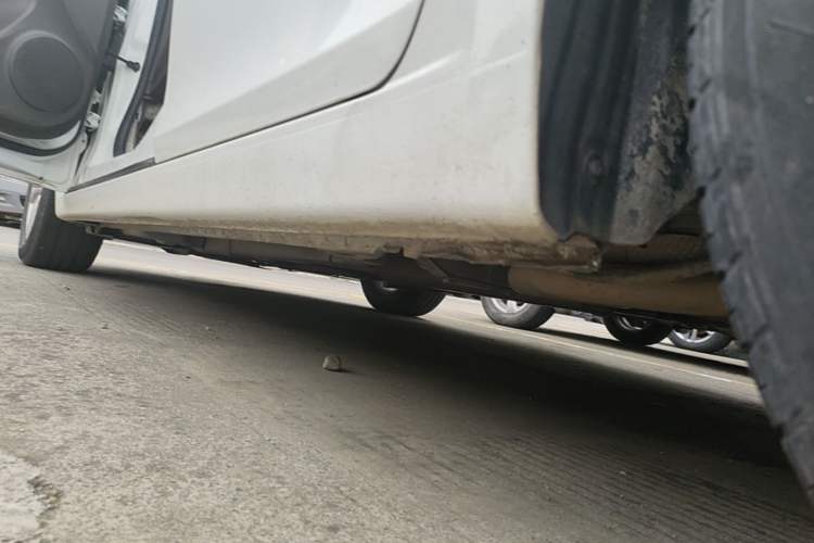 Used Chevrolet Cruze 2015 1.5L Classic SE MT Left Side Sill