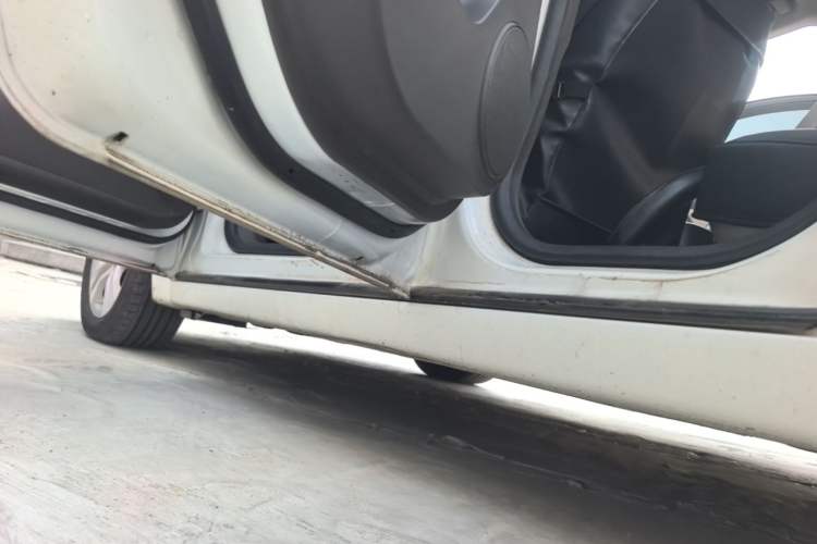 Used Chevrolet Cruze 2015 1.5L Classic SE MT Left Side Sill