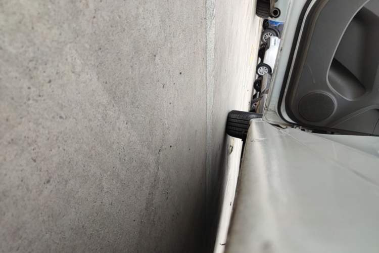 Used Chevrolet Cruze 2015 1.5L Classic SE MT Left Side Sill
