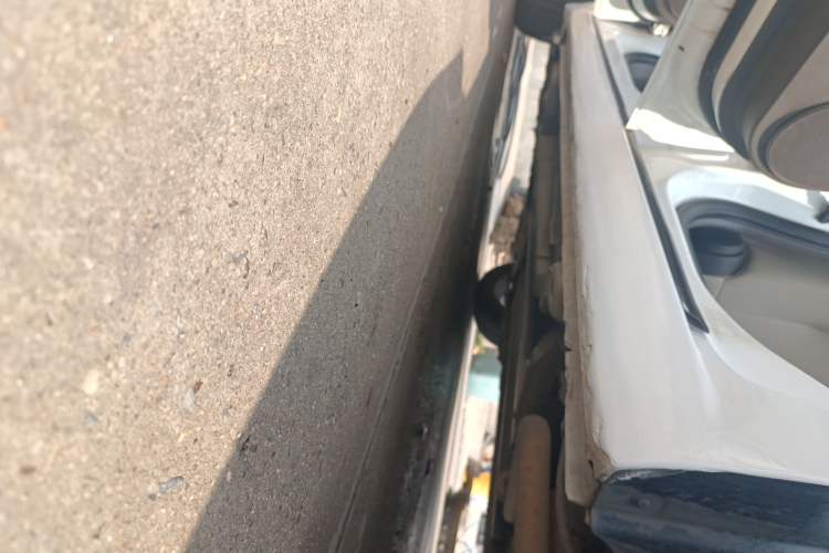 Used Chevrolet Cruze 2015 1.5L Classic SE AT Left Side Sill