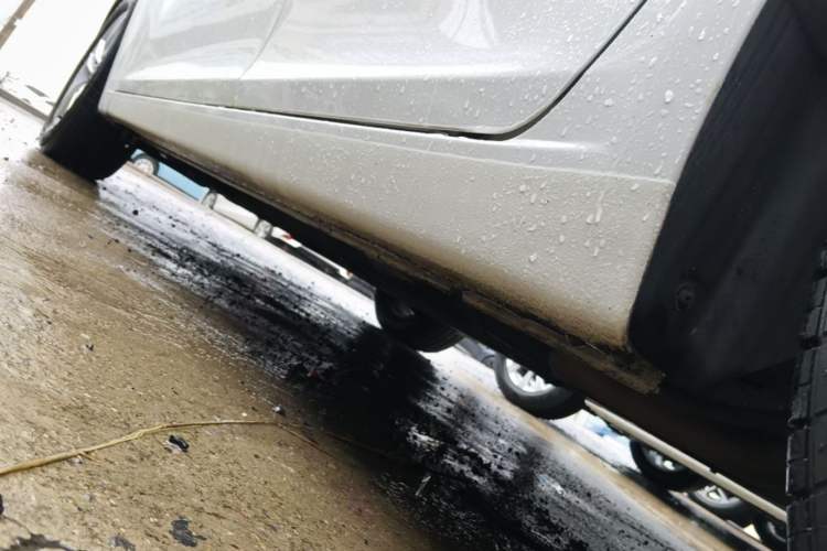 Used Chevrolet Cruze 2015 Hatchback 1.6L Automatic Comfort Edition Left Side Sill