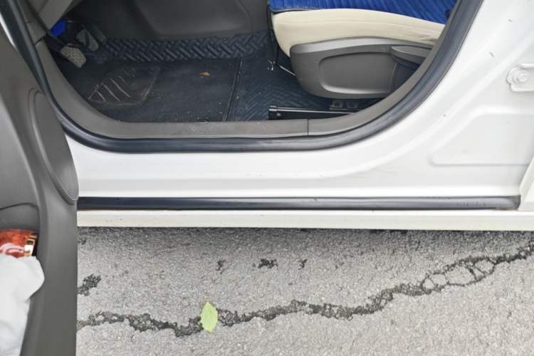 Used Chevrolet Cruze 2015 1.5L Classic SL MT Left Side Sill