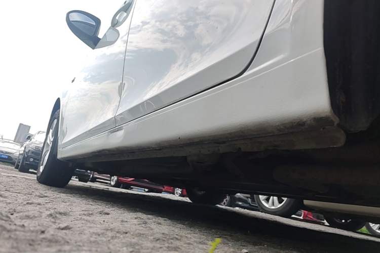Used Chevrolet Cruze 2015 1.5L Classic SE MT Left Side Sill
