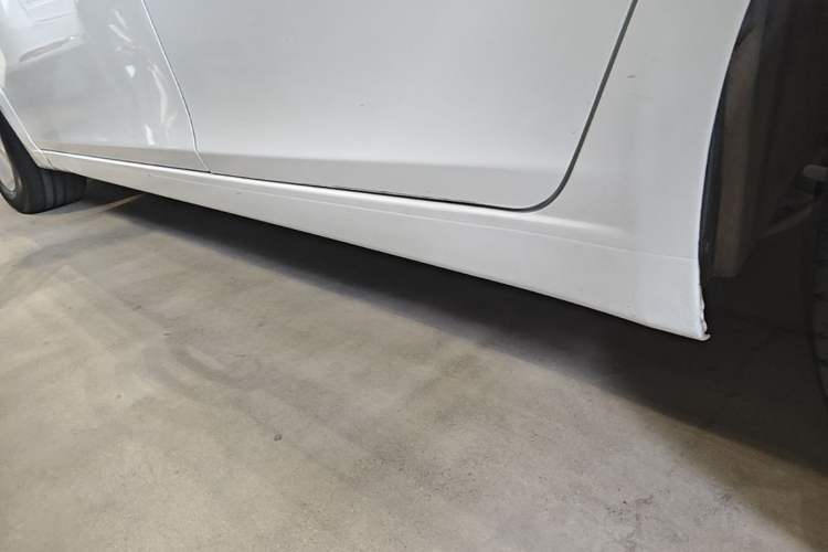 Used Chevrolet Cruze 2015 1.5L Classic SE AT Left Side Sill