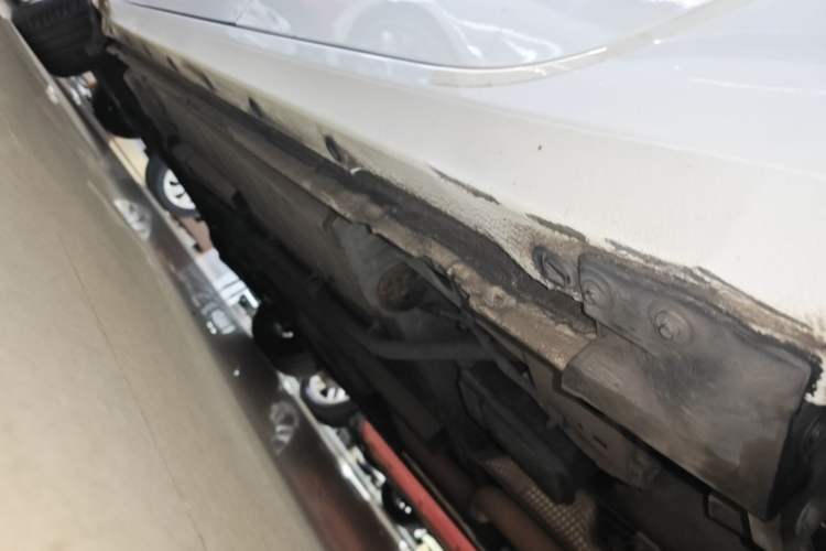 Used Chevrolet Cruze 2015 1.5L Automatic Luxury Edition Left Side Sill