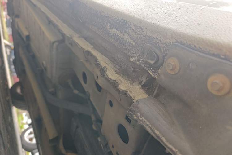 Used Chevrolet Cruze 2015 1.5L Automatic Fashion Navigation Edition Left Side Sill
