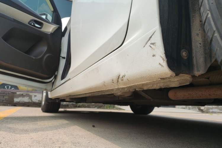 Used Chevrolet Cruze 2015 1.5L Classic SL MT Left Side Sill