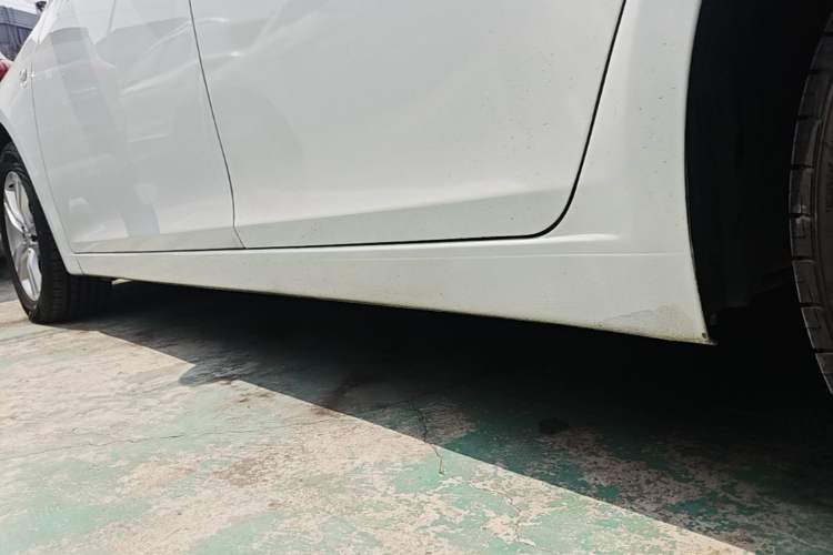 Used Chevrolet Cruze 2015 1.5L Classic SE AT Left Side Sill