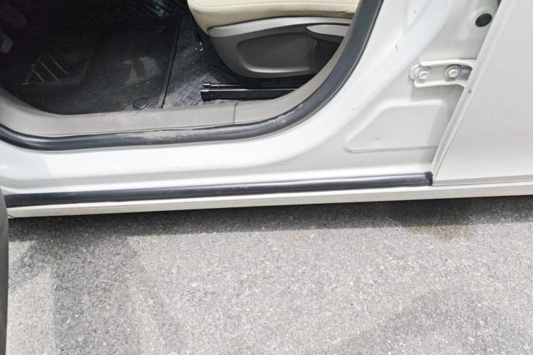 Used Chevrolet Cruze 2015 1.5L Classic SL MT Left Side Sill