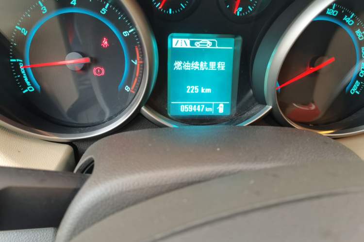 Used Chevrolet Cruze 2015 1.5L Classic SL MT Odometer Close Up