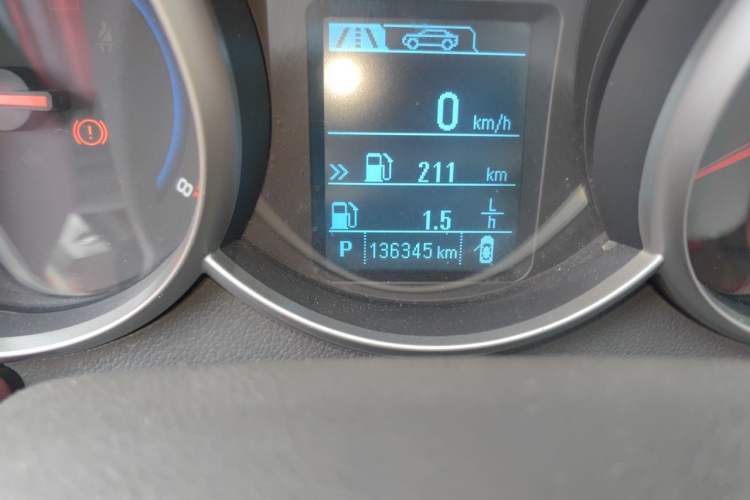 Used Chevrolet Cruze 2015 1.5L Classic SE AT Odometer Close Up