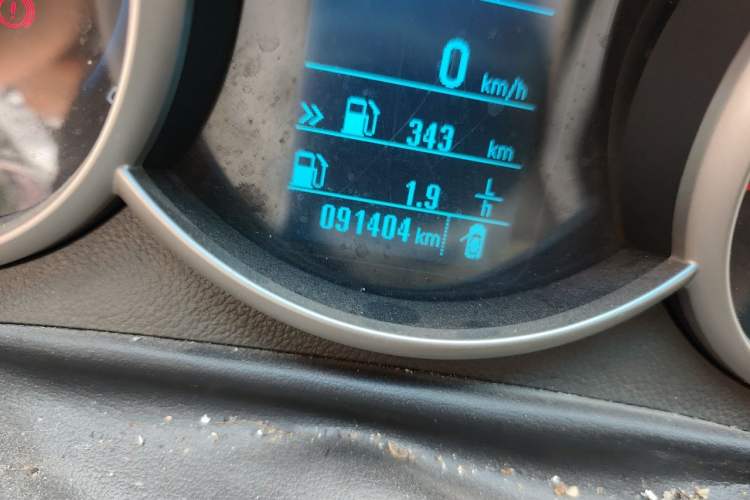 Used Chevrolet Cruze 2015 1.5L Classic SE MT Odometer Close Up