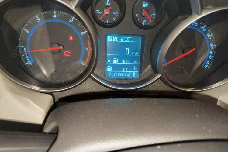 Used Chevrolet Cruze 2015 1.5L Classic SE AT Odometer Close Up