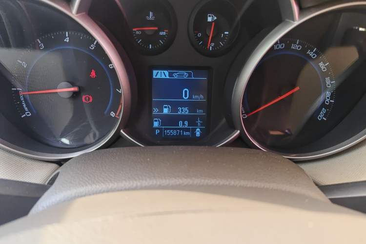 Used Chevrolet Cruze 2015 1.5L Classic SE AT Odometer Close Up