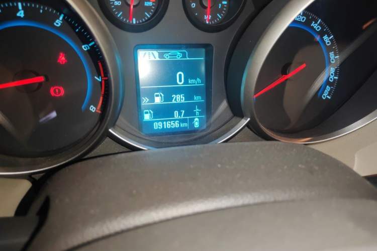 Used Chevrolet Cruze 2015 1.5L Classic SE MT Odometer Close Up