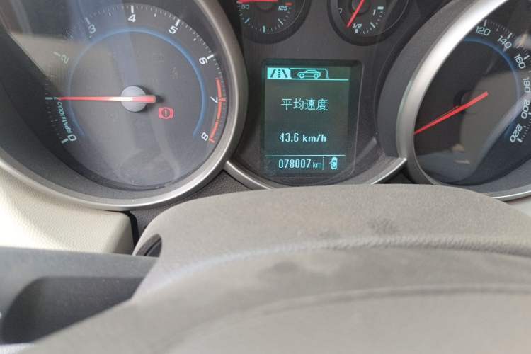 Used Chevrolet Cruze 2015 1.5L Classic SL MT Odometer Close Up