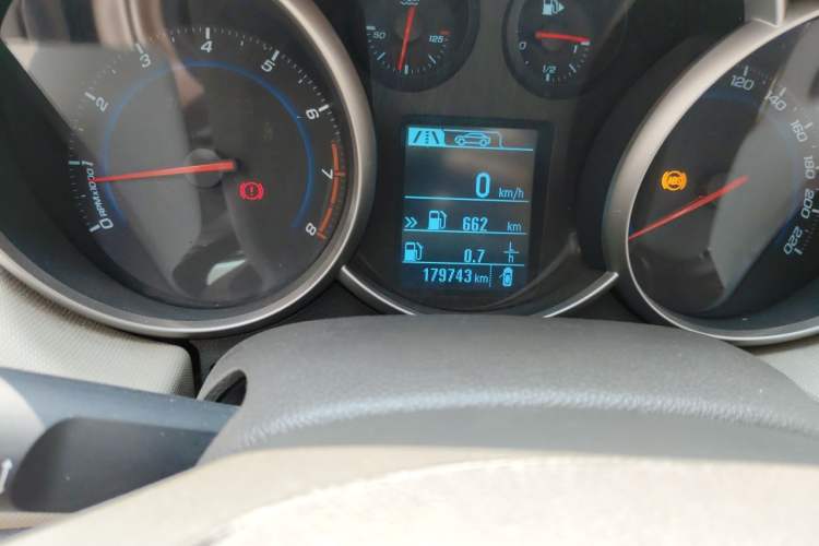 Used Chevrolet Cruze 2015 1.5L Classic SE MT Odometer Close Up