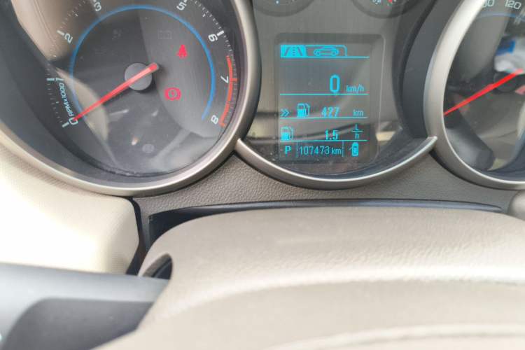 Used Chevrolet Cruze 2015 1.5L Classic SE AT Odometer Close Up