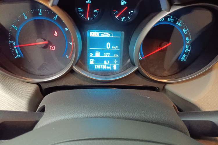 Used Chevrolet Cruze 2015 1.5L Classic SE MT Odometer Close Up