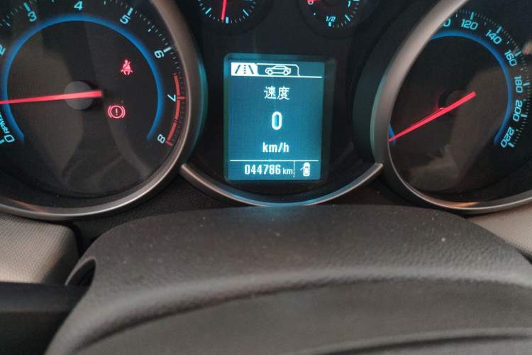 Used Chevrolet Cruze 2015 1.5L Classic SE MT Odometer Close Up