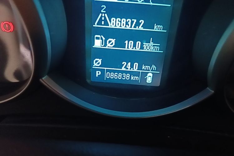 Used Chevrolet Cruze 2015 1.5L Classic SE AT Odometer Close Up