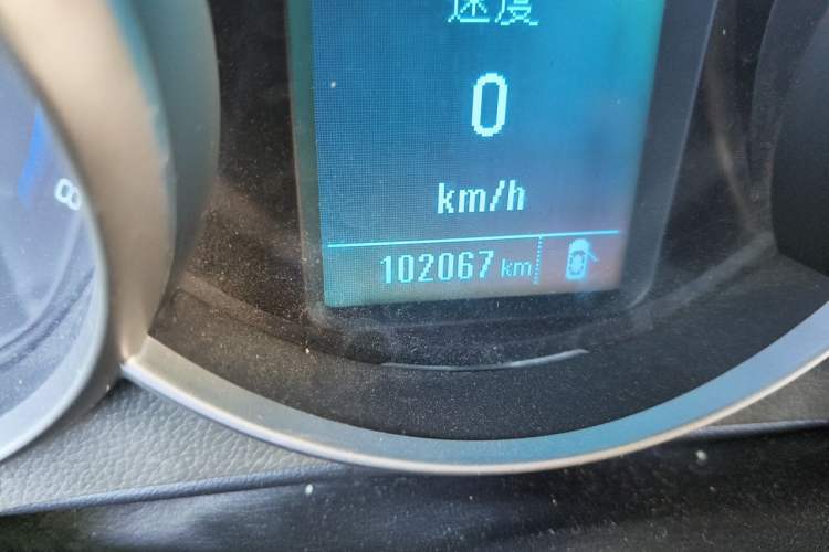 Used Chevrolet Cruze 2015 1.5L Classic SE MT Odometer Close Up