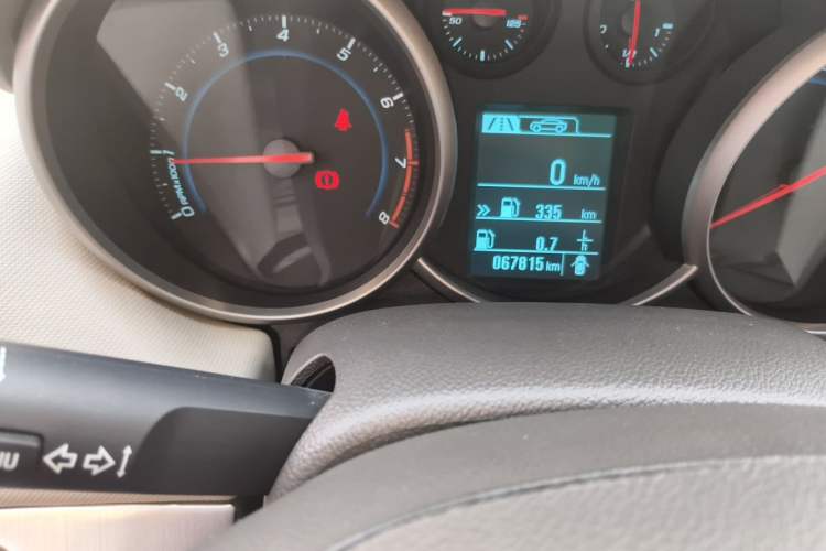 Used Chevrolet Cruze 2015 1.5L Classic SE MT Odometer Close Up