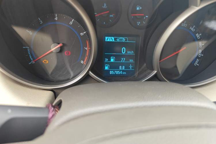 Used Chevrolet Cruze 2015 1.5L Classic SE MT Odometer Close Up