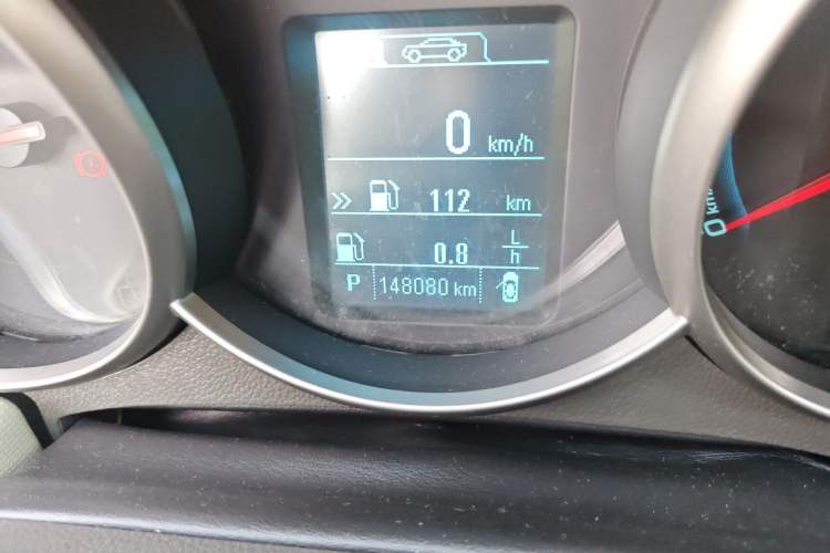 Used Chevrolet Cruze 2015 1.5L Classic SE AT Odometer Close Up