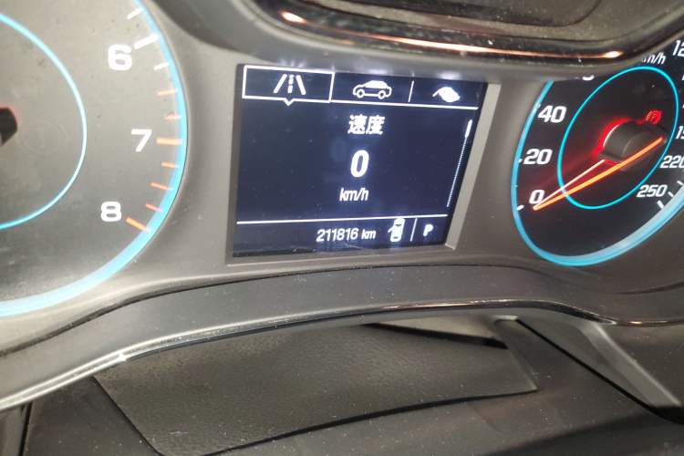 Used Chevrolet Cruze 2015 1.5L Automatic Luxury Edition Odometer Close Up