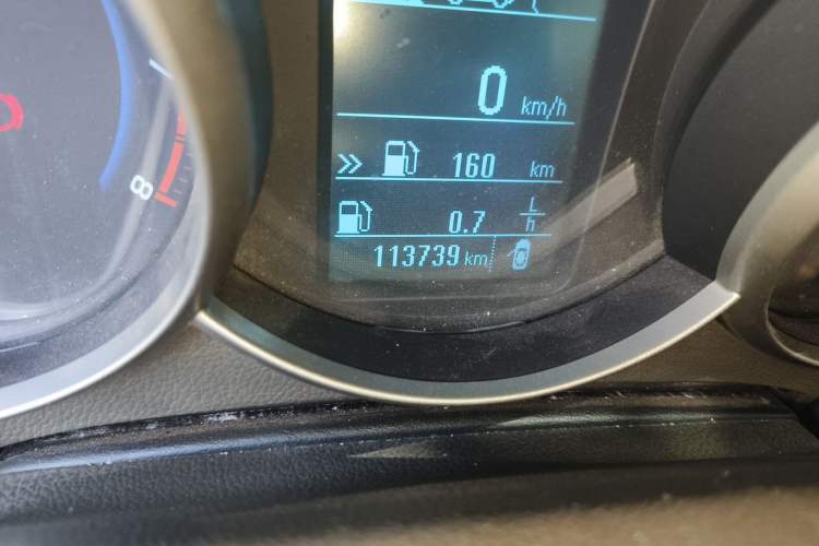 Used Chevrolet Cruze 2015 1.5L Classic SE MT Odometer Close Up