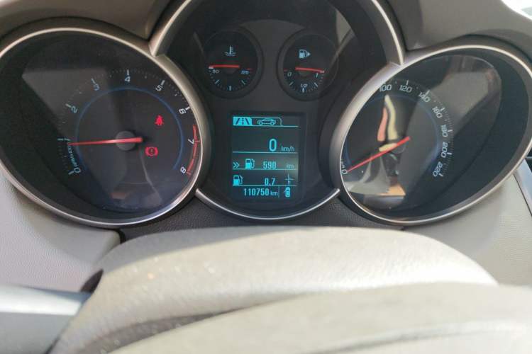 Used Chevrolet Cruze 2015 1.5L Classic SL MT Odometer Close Up